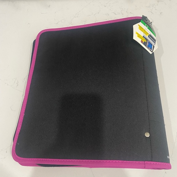 New with tags Five Star 2” XPandz Zipper Binder Black and Pink - Picture 2 of 3